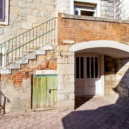 Summer Stone Pleasure Spalato