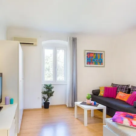 Summer Stone Pleasure Apartment Split