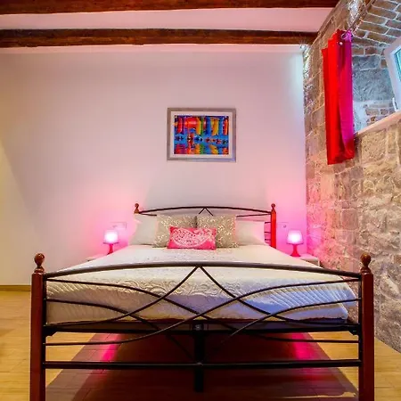 Summer Stone Pleasure Apartment