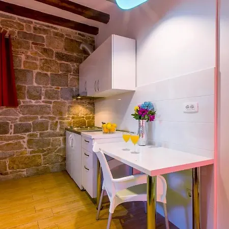 Summer Stone Pleasure Apartment